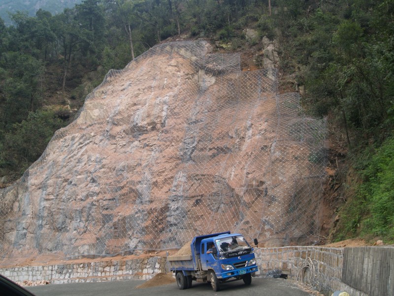 6.黄山风景区云汤线公路危岩体治理_副本.jpg